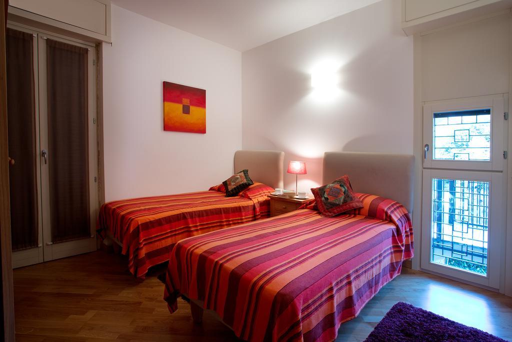 5 Luxury Laglio Apartments-By Italian Apartments Room photo